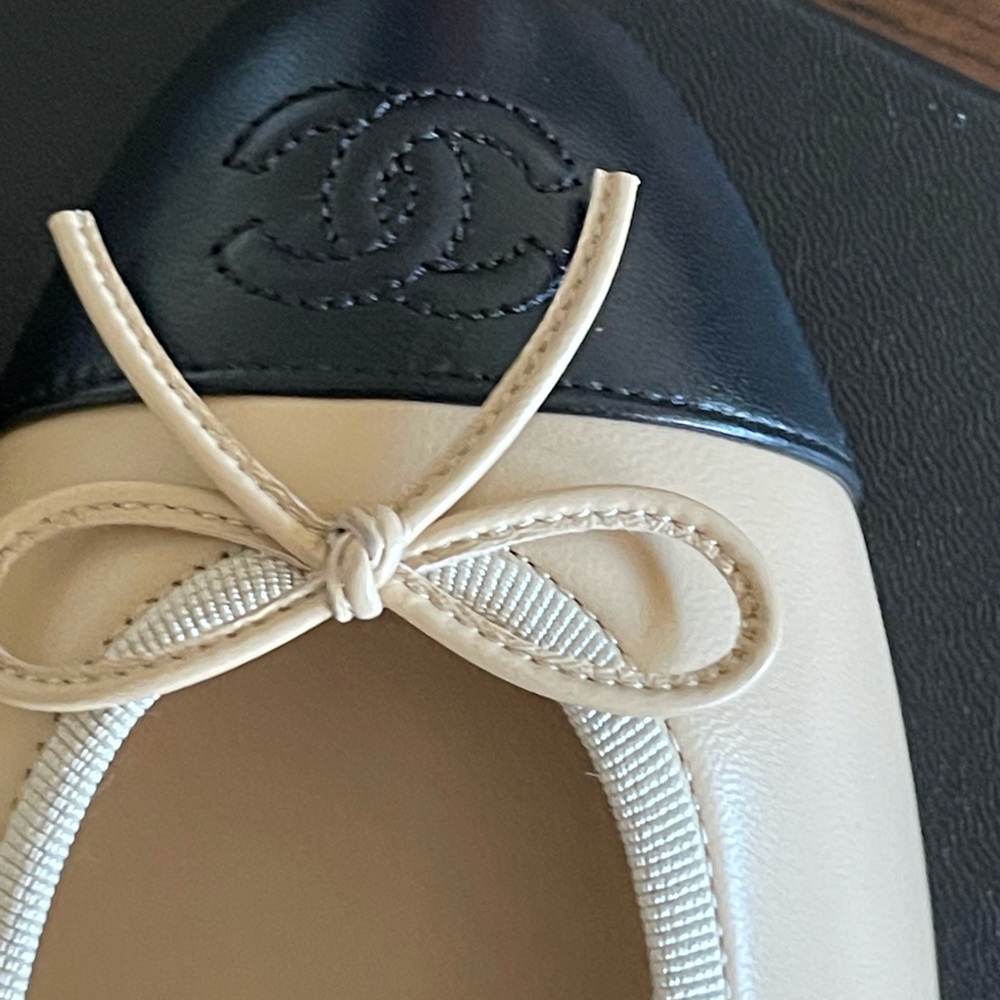 NIB CHANEL Beige Lambskin Cap Toe Ballerina Flats - Picture 11 of 12